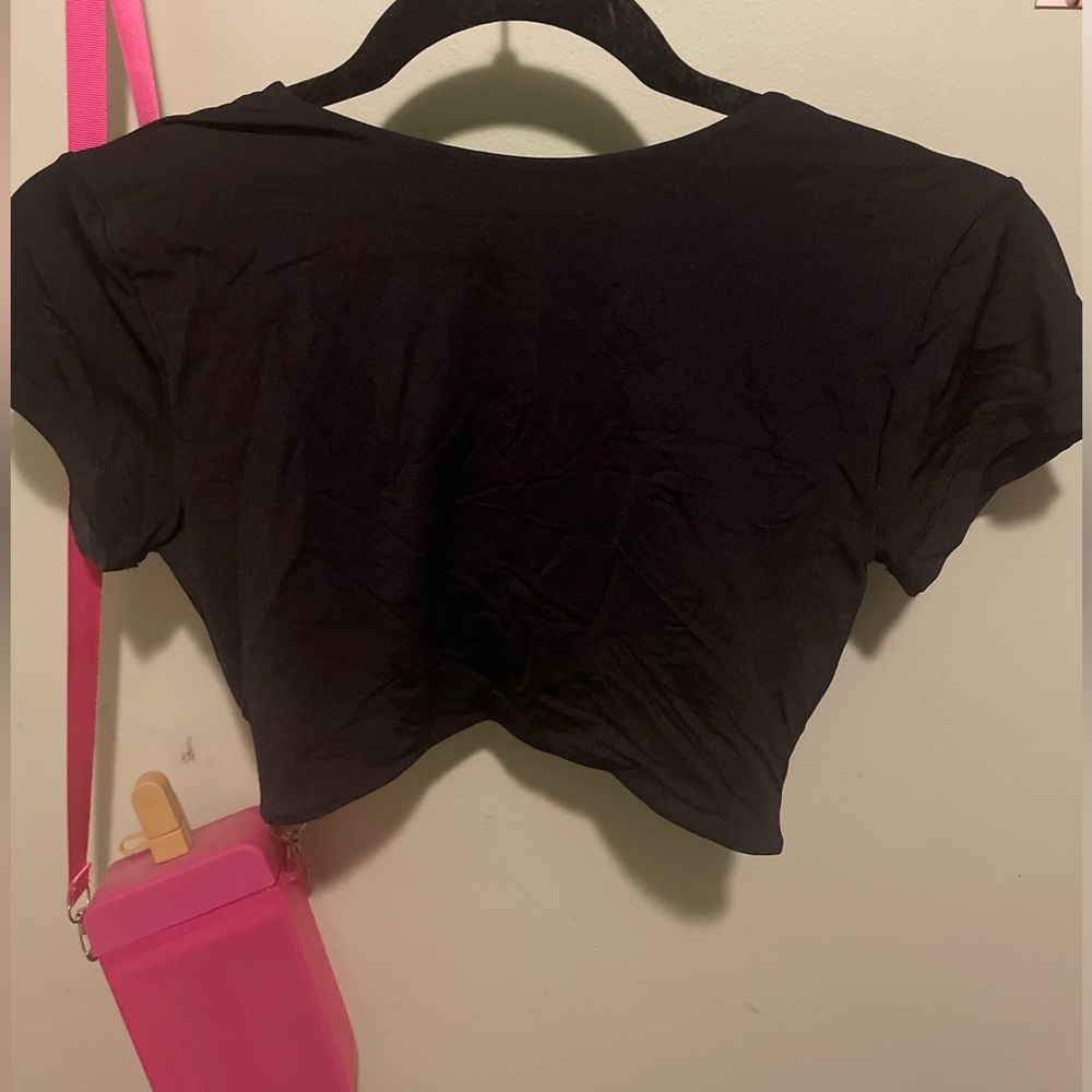 Athletic feel crop black workout top
